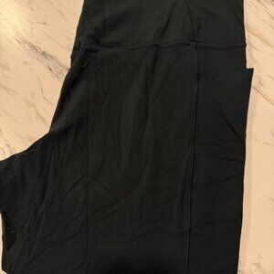 Athleta Green Salutation Stash Tight with pockets